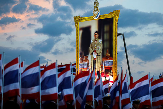 صور ملك تايلاند تتصدر المشهد