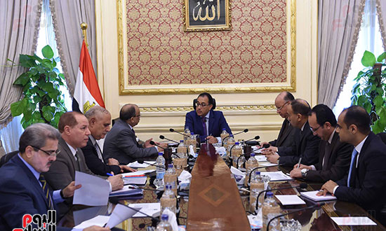 رئيس الوزراء يعقد اجتماعا لاستعراض خطط تطوير النقل العام بالقاهرة الكبرى (2)