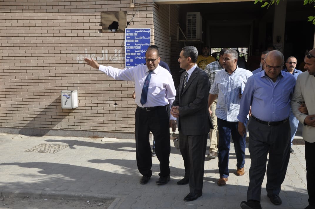 رئيس جامعة قناة السويس يفتتح العيادات الخارجية للمستشفى الجامعى (1)