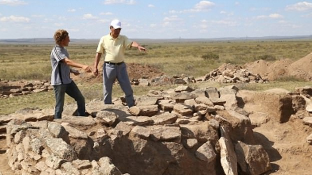 الموت لم يتمكن من إنهاء قصة حبهم 4 مجمع الدفن