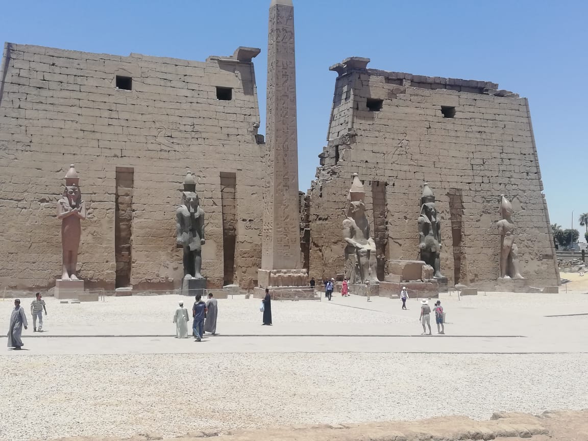 معبد الأقصر يعلن الإنتهاء من الترميمات لتمثال الملك رمسيس الثانى (1)