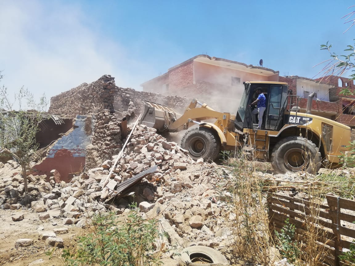 إزالة 51 حالة تعدى على مساحة 16 ألف متر مربع بمدينة أسوان (4)