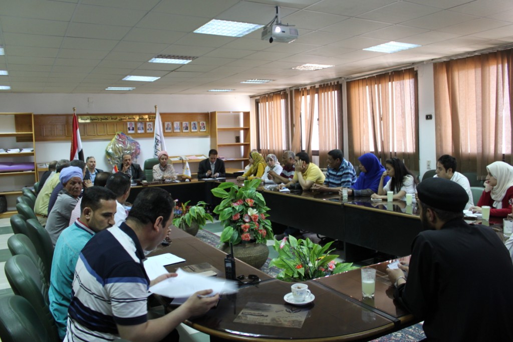 جامعة أسيوط تبدأ أولى خطواتها في تطوير قرية شقلقيل بالتعاون مع المحافظة (7)