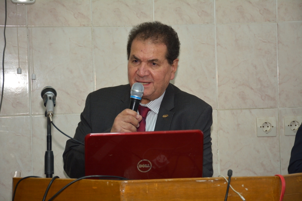 رئيس جامعة أسيوط يشارك المستشفى الجامعي لجراحة المسالك احتفالها بإجراء 40 حالة زرع كلى خلال الأربعة سنوات الماضية (11)