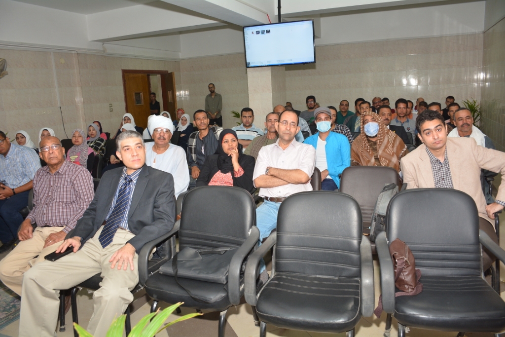 رئيس جامعة أسيوط يشارك المستشفى الجامعي لجراحة المسالك احتفالها بإجراء 40 حالة زرع كلى خلال الأربعة سنوات الماضية (12)