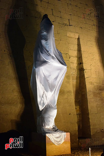التمثال الأول للملك رمسيس قبل لحظات من افتتاحه