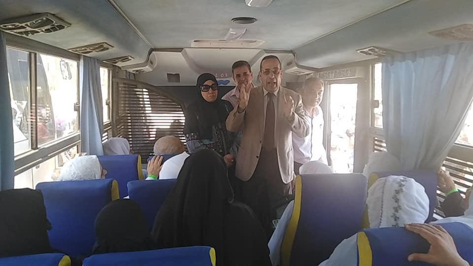 محافظ شمال سيناء يودع حجاج الجمعيات (2)