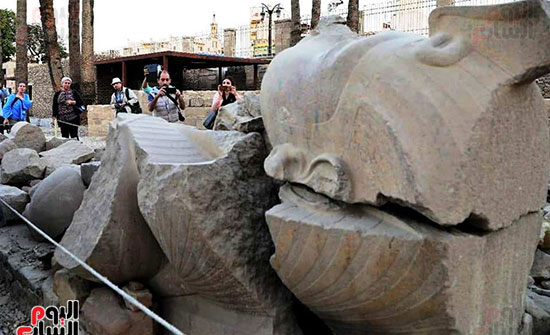أحد التماثيل يحظي باهتمام وسائل الإعلام المحلية والعالمية