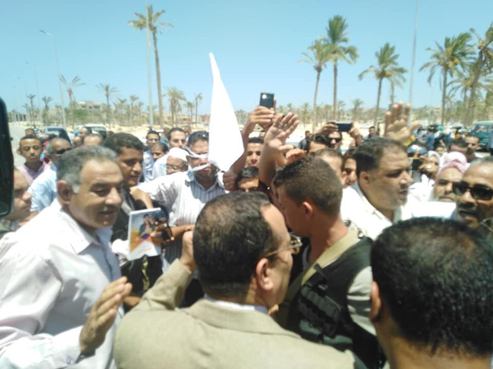 محافظ شمال سيناء يودع حجاج الجمعيات (3)