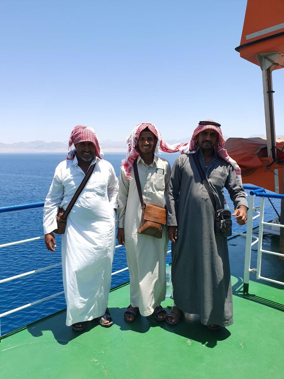 البعثة المصرية المشاركة فى مهرجان الطائف للهجن تغادر ميناء نويبع (2)