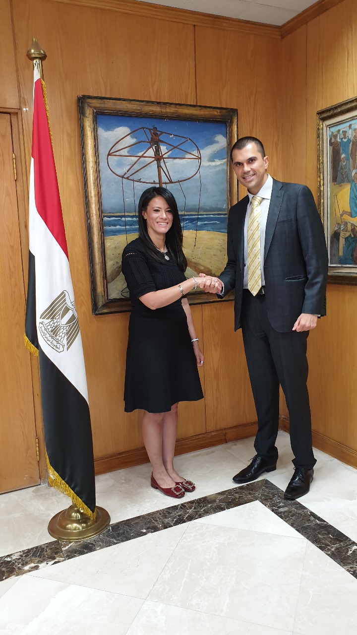 الدكتورة رنيا المشاط مع وزير السياحة القبرصى