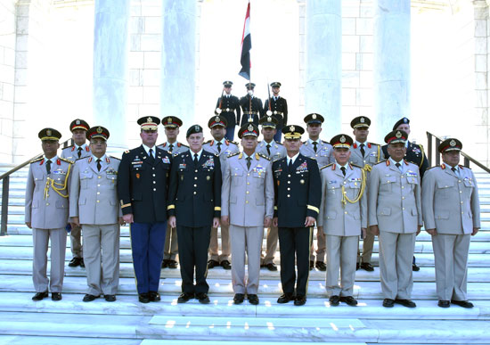 وزير-الدفاع--يعود-للقاهرة-بعد-زيارة-رسمية-للولايات-المتحدة-لبحث-مجالات-التعاون-المشترك-(2)