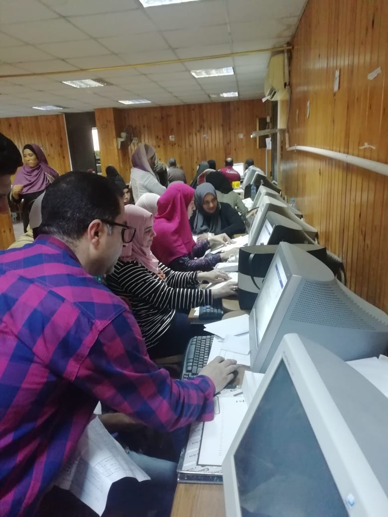 إقبال كثيف بمكتب التنسيق بجامعة المنصورة خلال اول ايام المرحلة الثانية  (3)