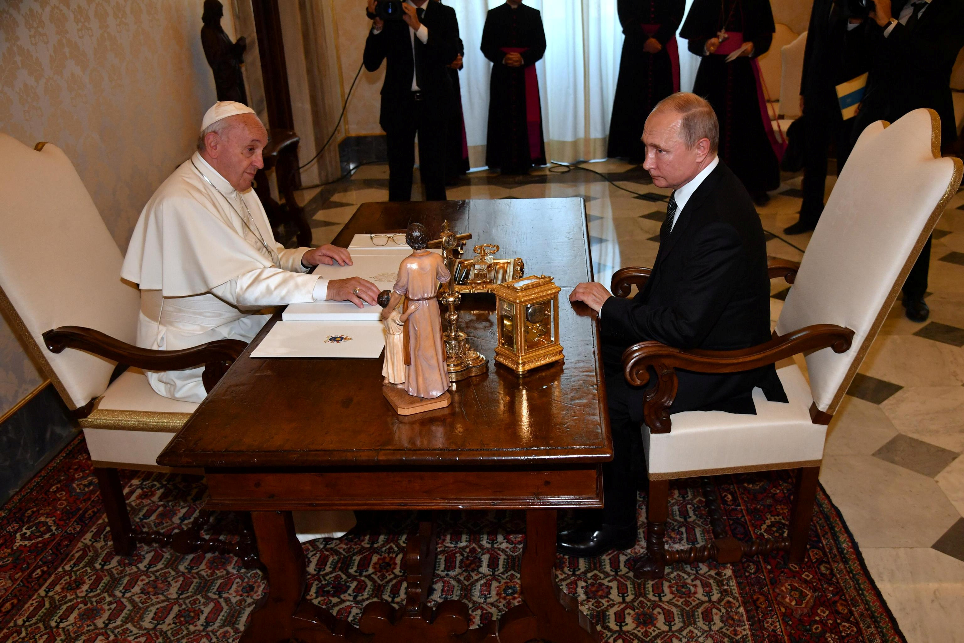 اجتماع البابا فرانسيس وبوتين