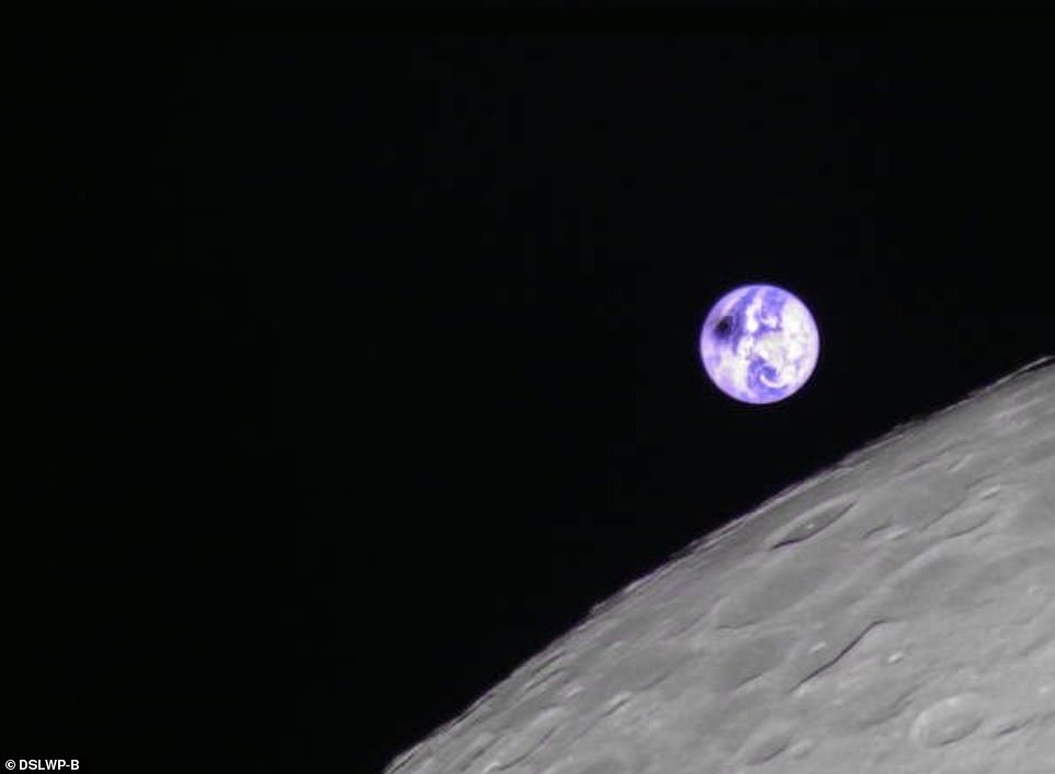 صورة الكسوف من القمر