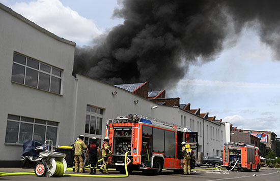 حريق هائل فى مركز تجارى بألمانيا (6)