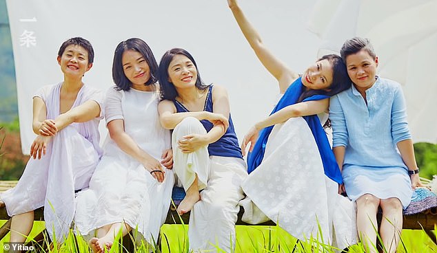 7 فتيات صينيات حققوا حلمهم واشتروا قصر (5)