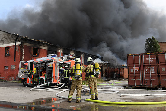 حريق هائل فى مركز تجارى بألمانيا (2)