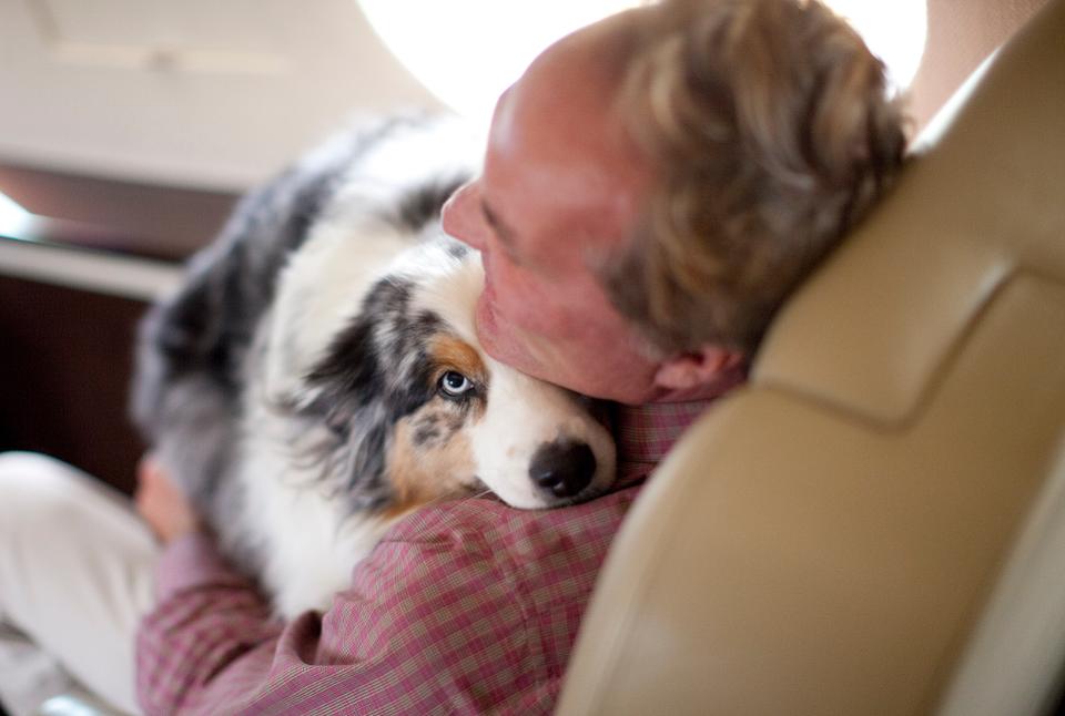 كريس كلاين مع كلبه 