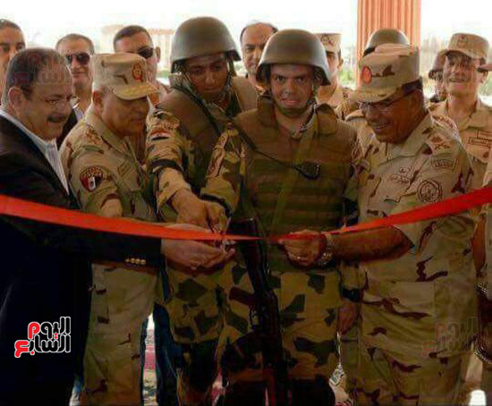 الشهيد أثناء إفتتاح أحدي المنشات العسكرية