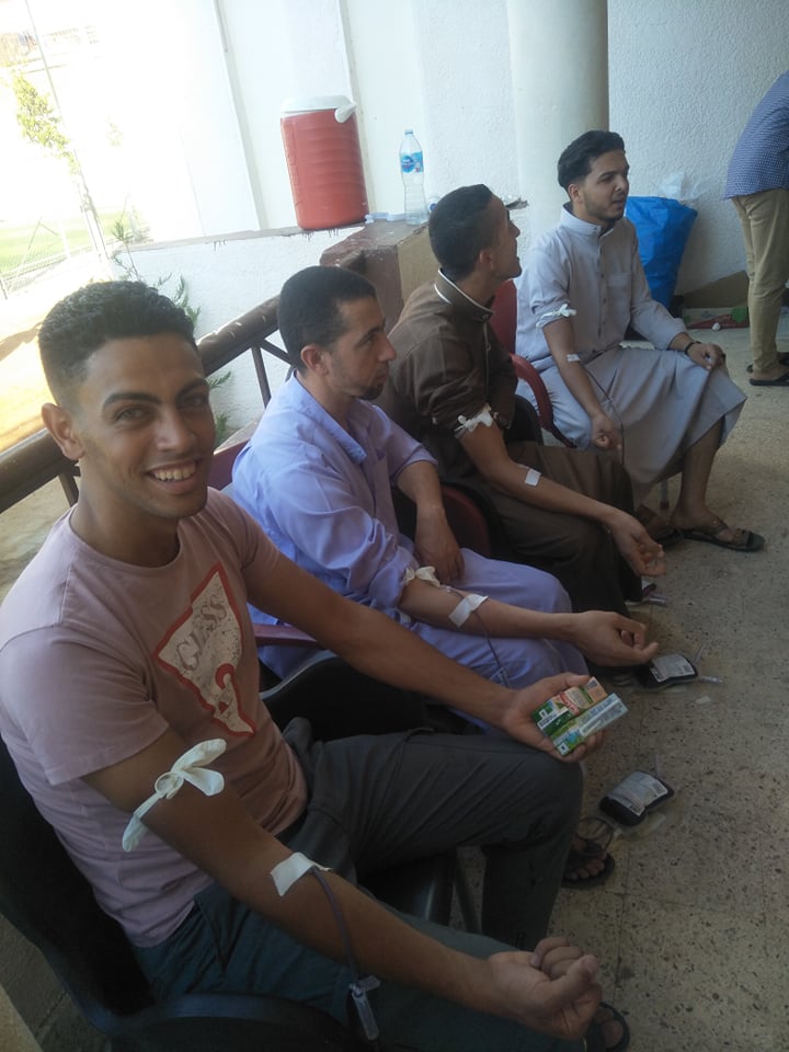 أهالى قرية سنهور يتبرعون بالدم لمستشفى الأحرار (9)