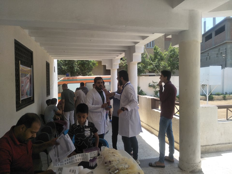 أهالى قرية سنهور يتبرعون بالدم لمستشفى الأحرار (10)