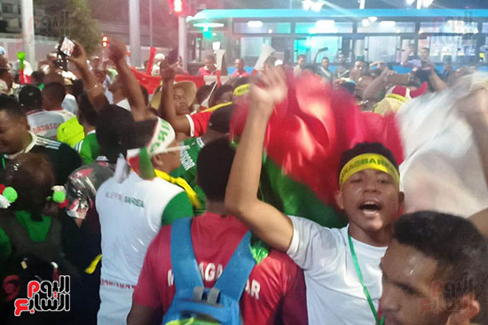 فرحة-جماهير-مدغشقر-بفوز-فريقهم--(2)