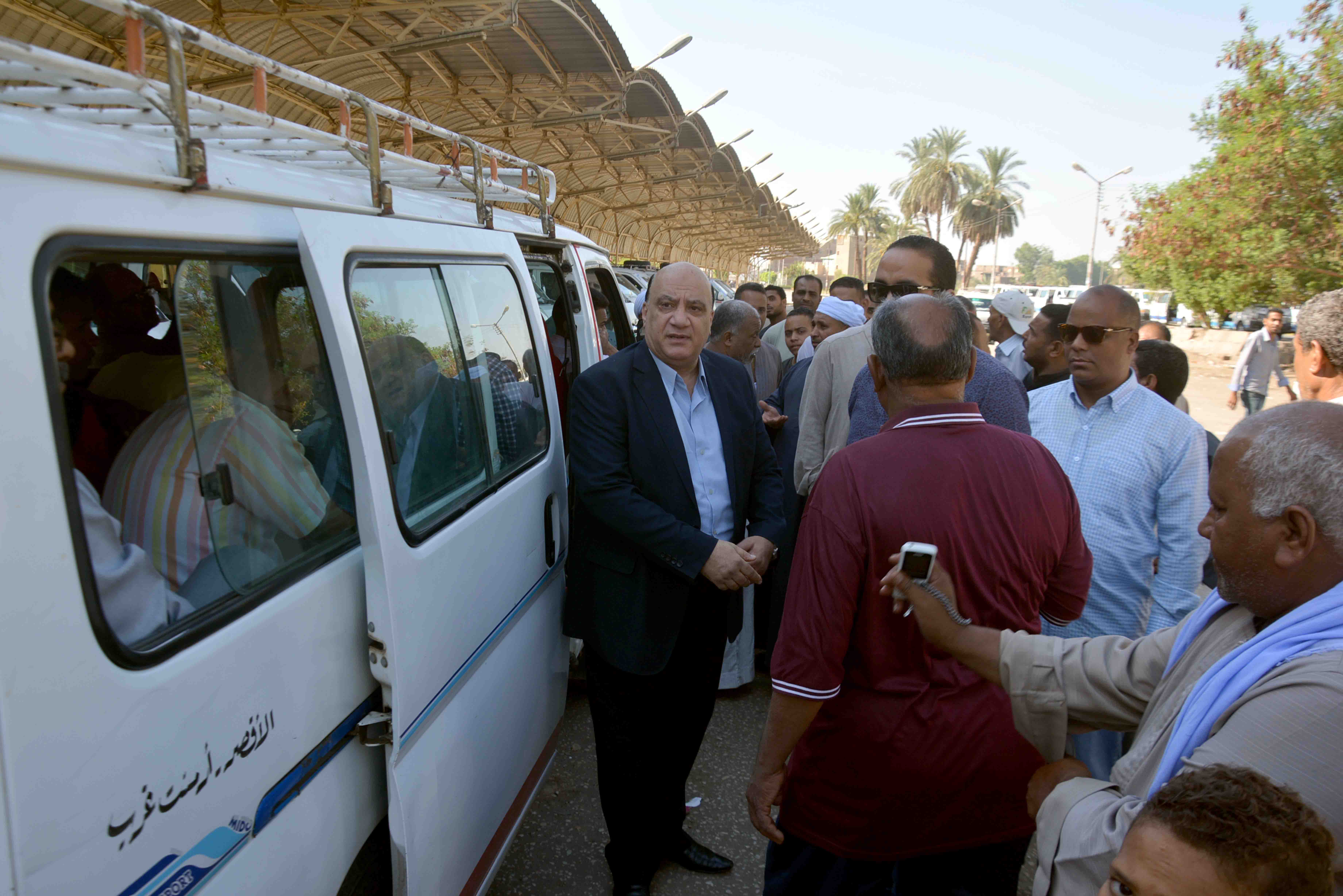 سكرتير مساعد محافظة الأقصر يقود جولة علي مواقف السيارات (16)