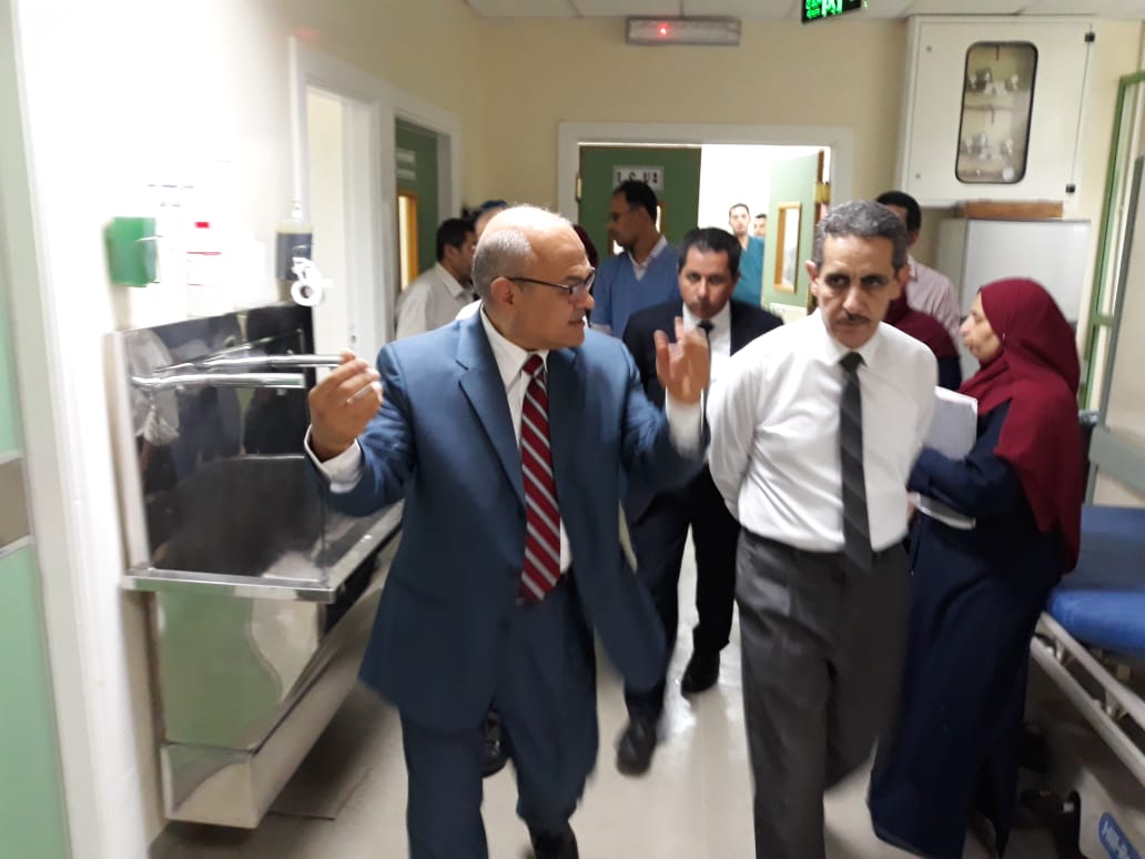 2- رئيس جامعة القناة يتفقد مستشفى طب الأسنان الجديد