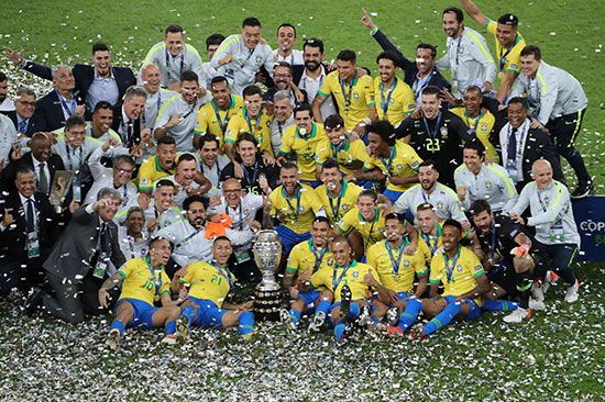 فرحة لاعبو المنتخب البرازيلى