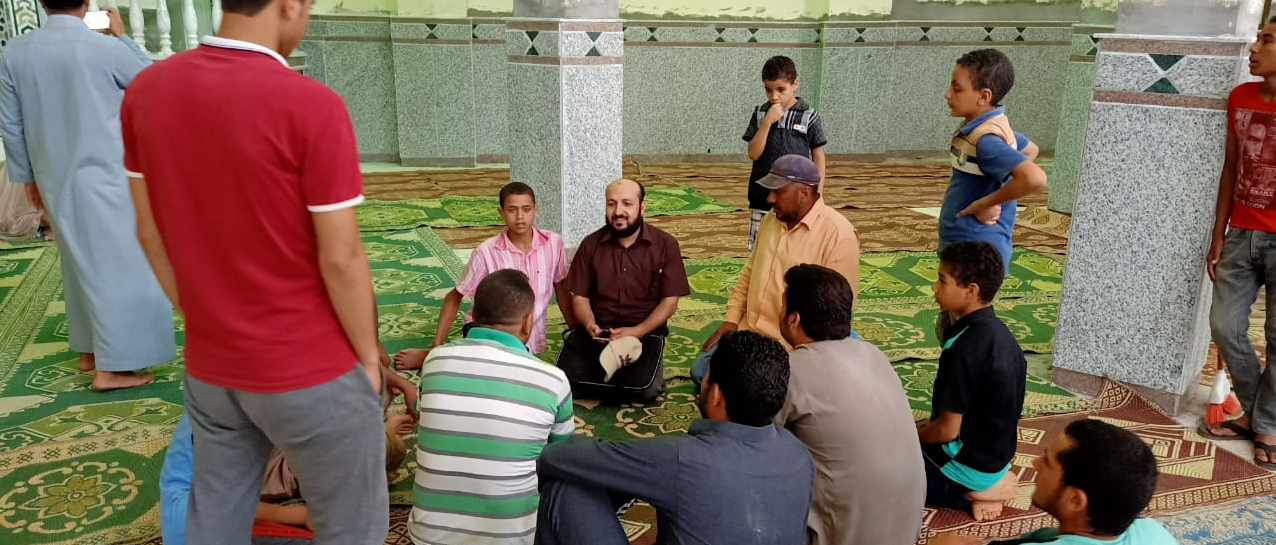 لقاء الأهالى بمسئول وزارة الأوقاف داخل المسجد