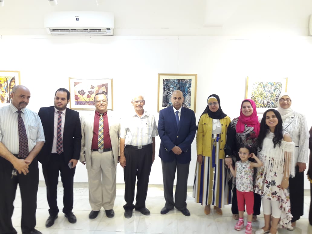 رئيس جامعة المنيا يفتتح معرض رؤية طباعية بلقطات متعددة (10)