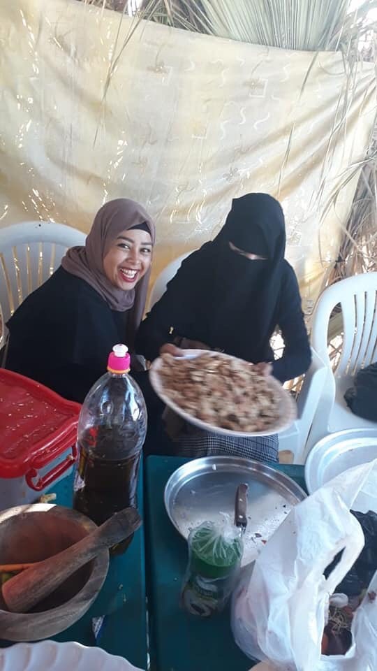 أصحاب البصيرة بشمال سيناء يحتفلون بطهى العيش السيناوى على الشاطئ (1)