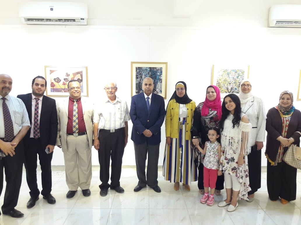 رئيس جامعة المنيا يفتتح معرض رؤية طباعية بلقطات متعددة (5)