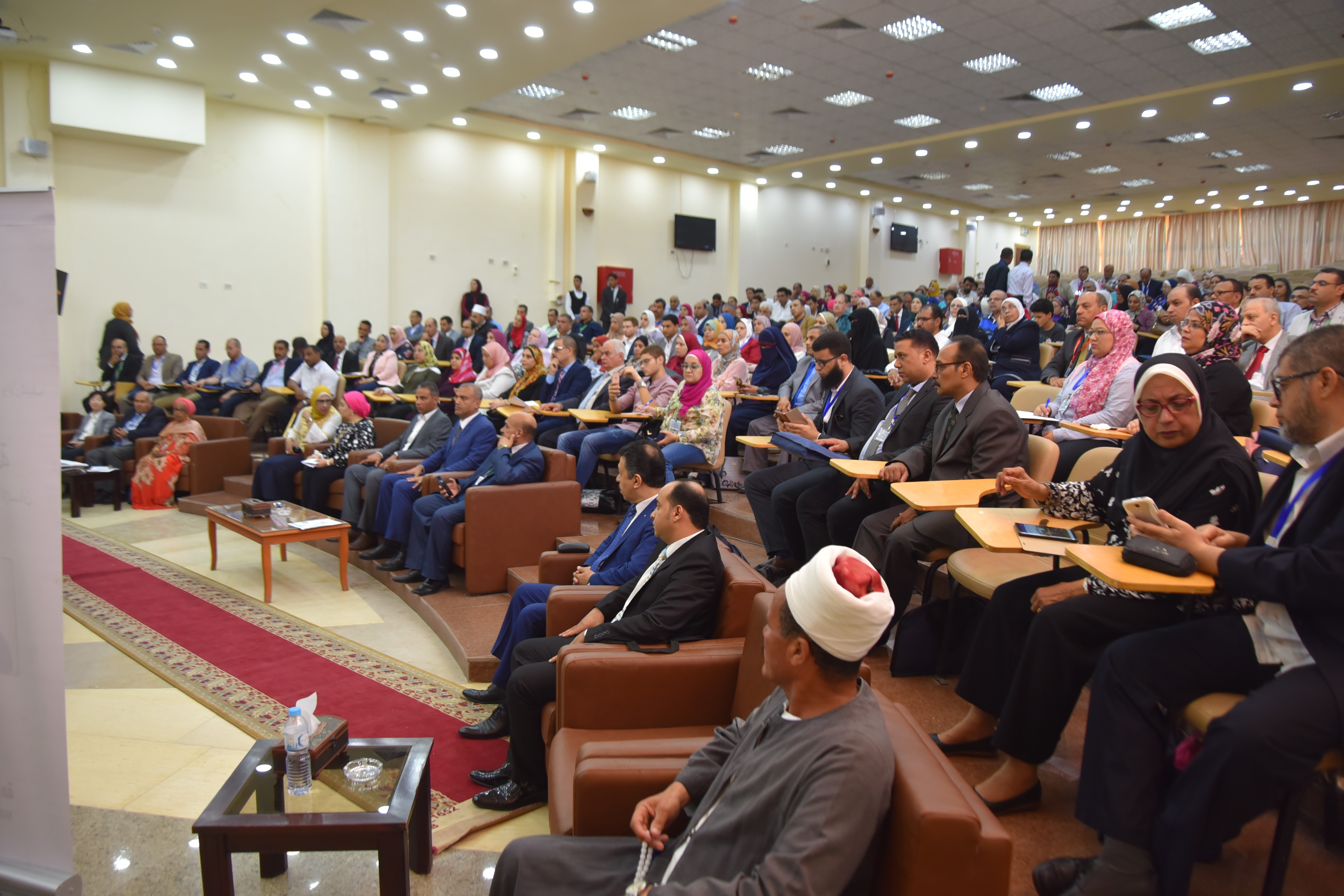 محافظ مطروح يفتتح المؤتمر الـ 22 للجمعية المصرية للمكتبات والأرشيف  (8)