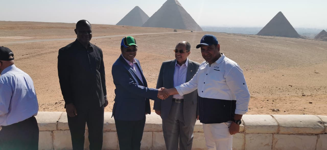 زيارة رئيس وزراء تنزانيا لمنطقة منطقة آثار الهرم (1)