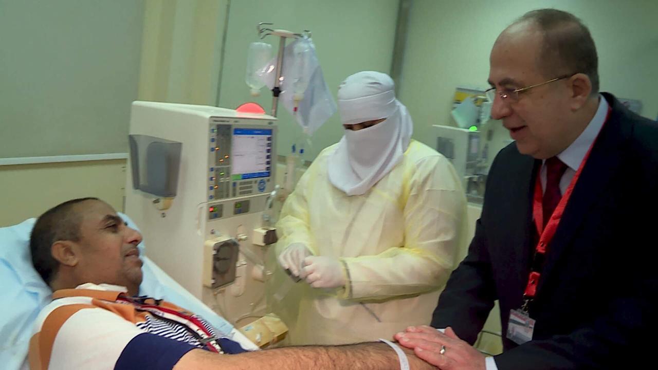 -اللواء عمرو لطفي يزور المرضى