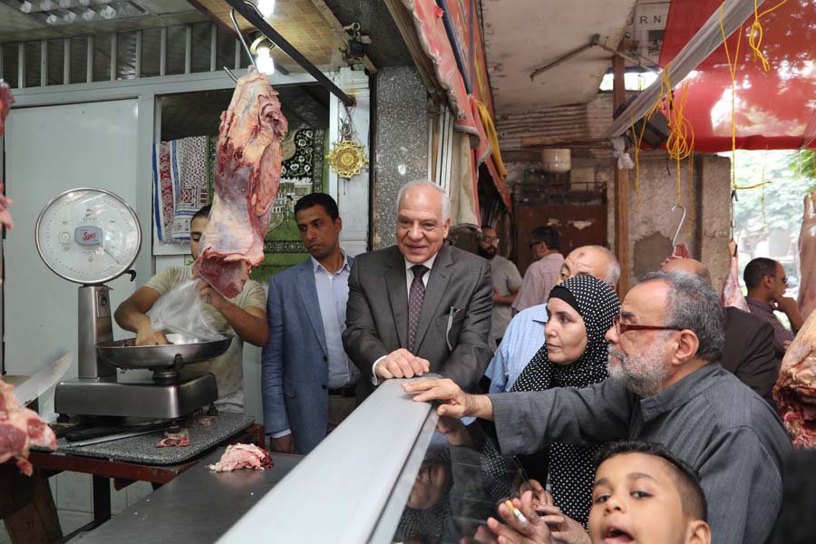 محافظ الجيزة يتفقد منافذ بيع اللحوم قبل العيد (2)
