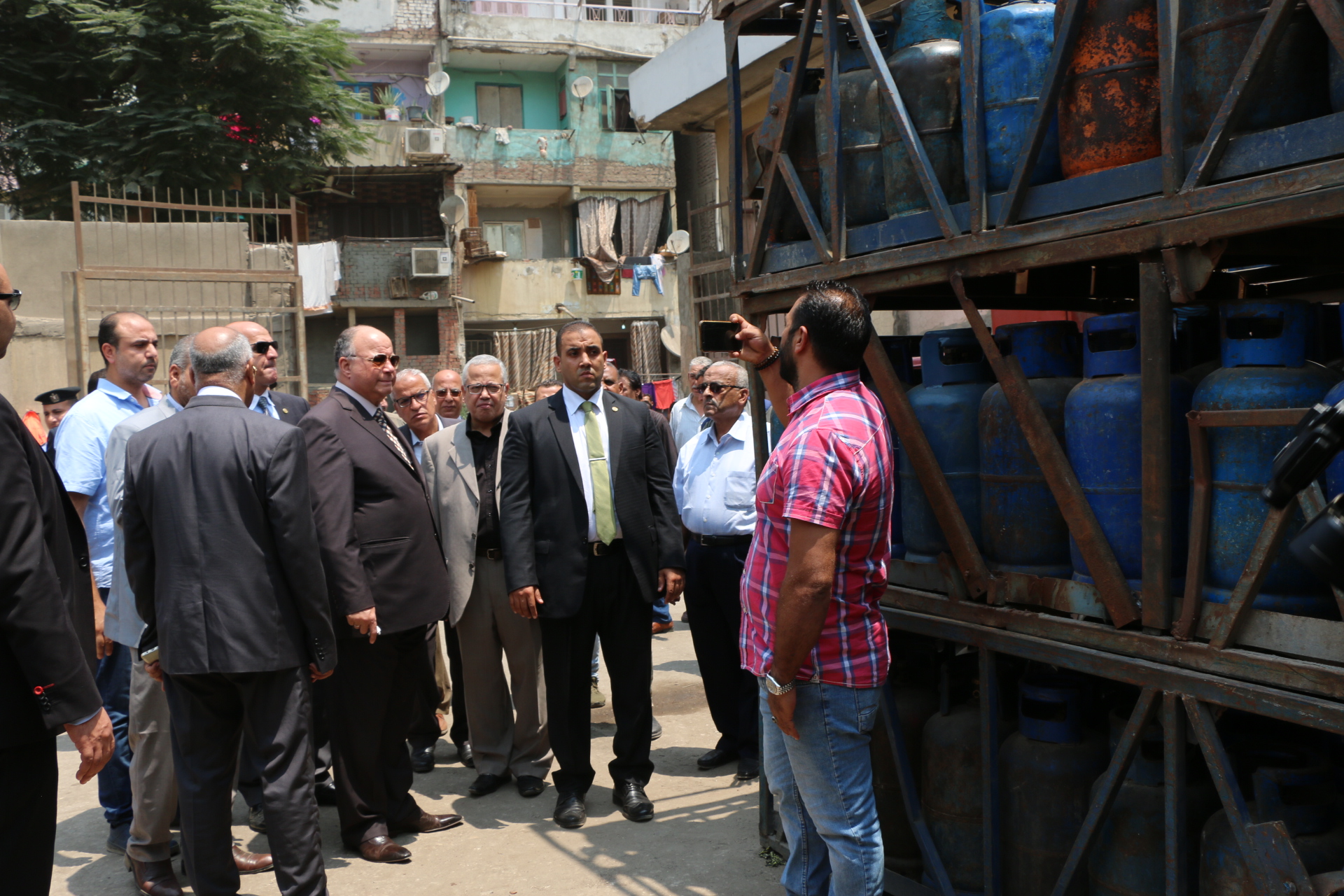 محافظ القاهرة يتفقد مستودع عين الصيرة  (1)