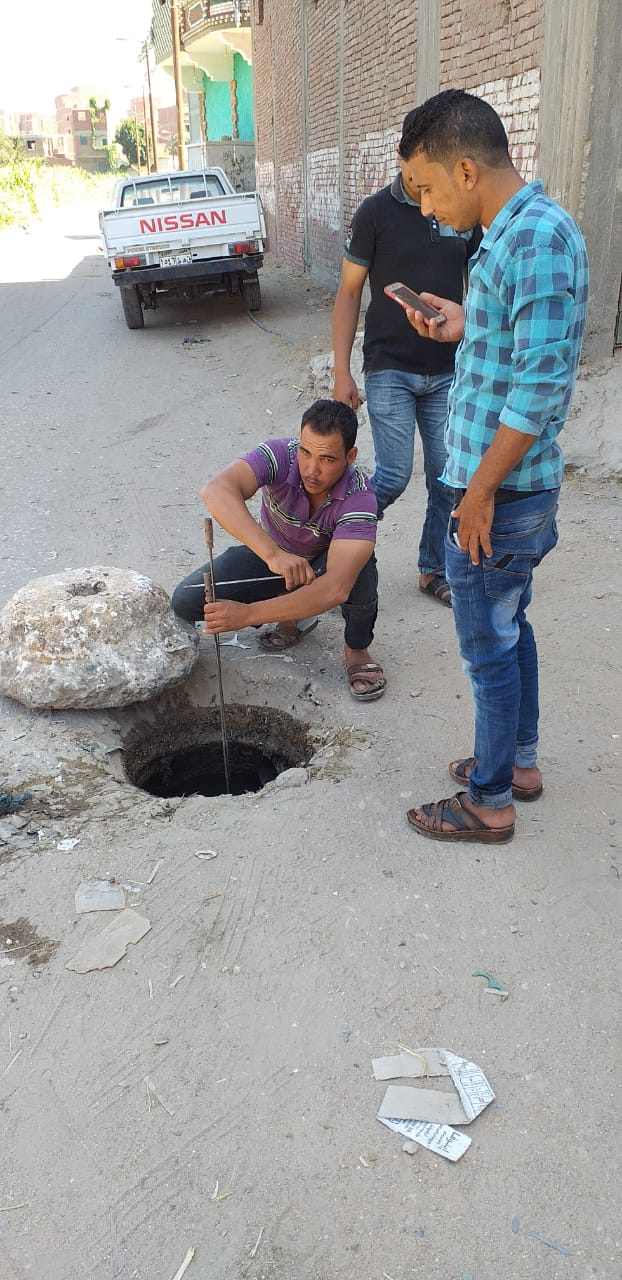 إصلاح عطل بالصرف الصحى بمنطقةالشابورى بمدينة الخانكة (3)