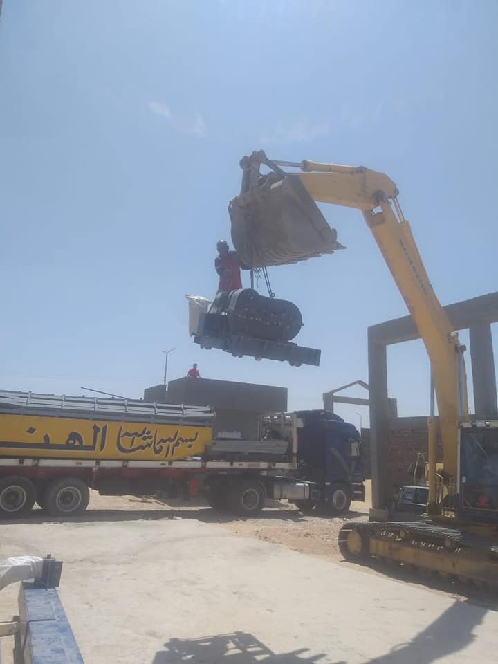 منطقة البغدادي الصناعية بالأقصر تواصل التجهيز بإستقبال المعدات الثقيلة لإفتتاح المصانع قريباً (4)