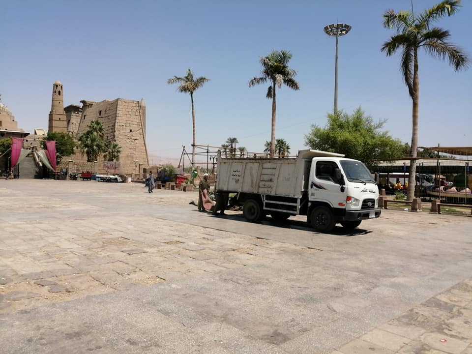 بدء تجهيز وتجميل ساحة أبو الحجاج أكبر ساحة لآداء صلاة عيد الأضحي بالأقصر  (2)