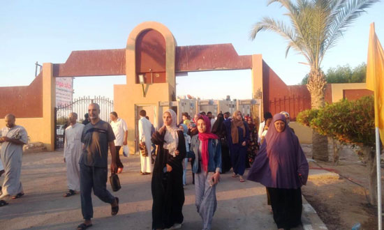 محافظ جنوب سيناء ومدير الأمن يؤديان صلاه عيد الأضحى (5)