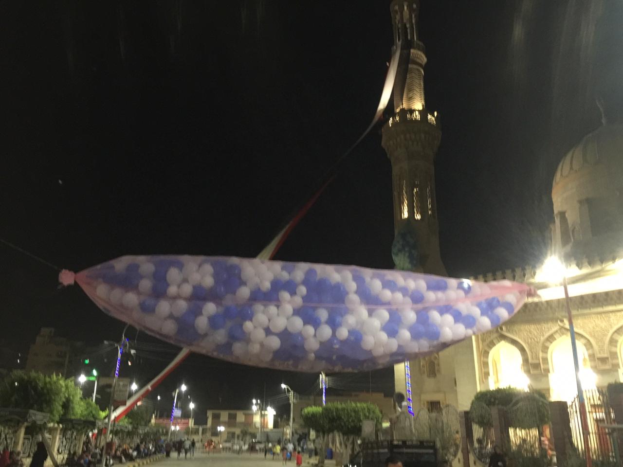 رفع علم مصر ووضع بالونات  أعلى  مسجد عمر بن عبد العزيز (1)