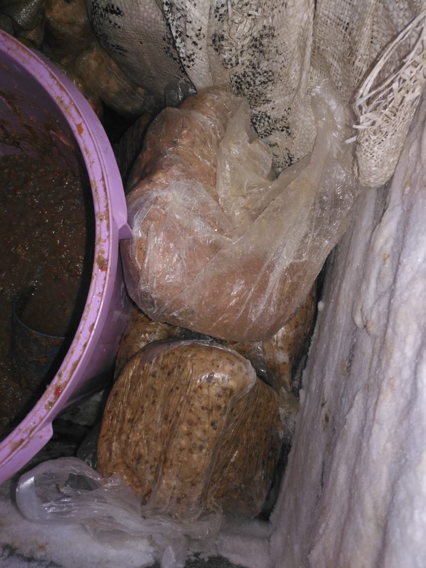 ضبط لحوم منتهية الصلاحية  (2)