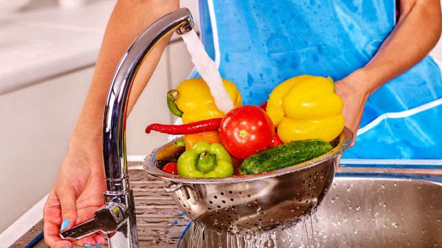 نصائح لتنظيف الفواكه والخضروات  (1)