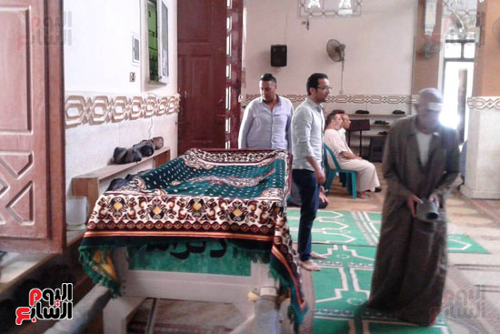 تشيع جنازة شقيقة مكرم محمد أحمد  (6)