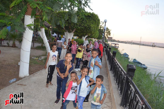 اطفال-الاقصر-يحتفلون-بالعيد-في-الملاهي-وكورنيش-النيل--(13)