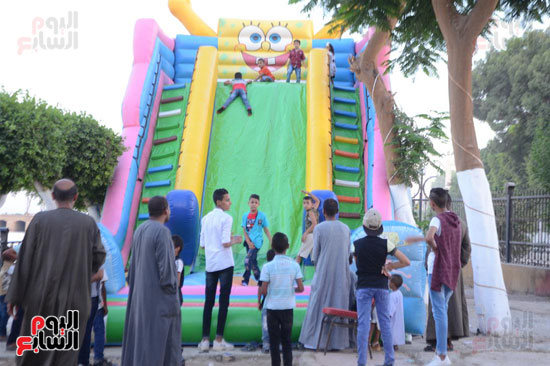 اطفال-الاقصر-يحتفلون-بالعيد-في-الملاهي-وكورنيش-النيل--(2)