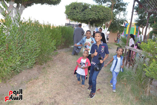 اطفال-الاقصر-يحتفلون-بالعيد-في-الملاهي-وكورنيش-النيل--(11)
